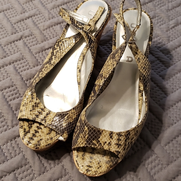 UNISA Wedge Sandal Python Print - 10 - Picture 1 of 7